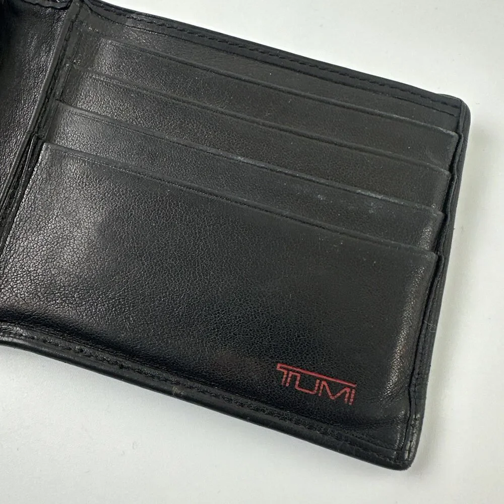 Tumi Black Leather Wallet Slim Flat Smooth Bi-Fold Credit Cards Slots Unisex
